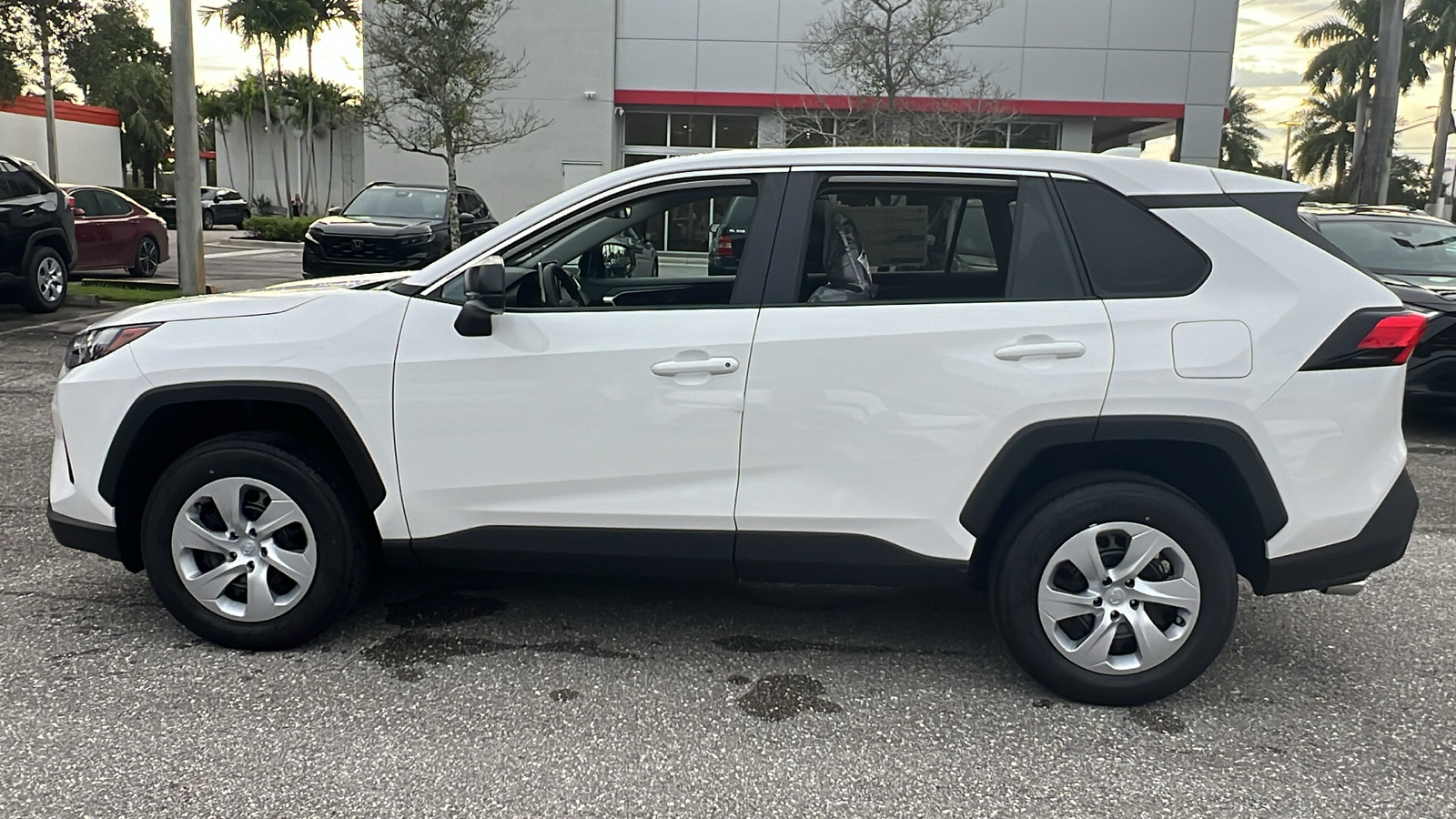 2024 Toyota RAV4 LE 4