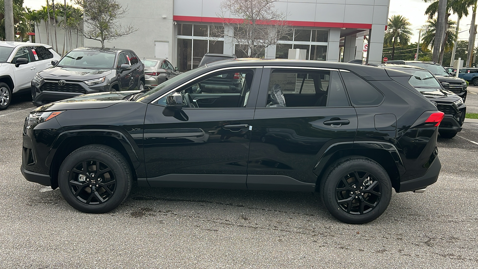 2024 Toyota RAV4 LE 4