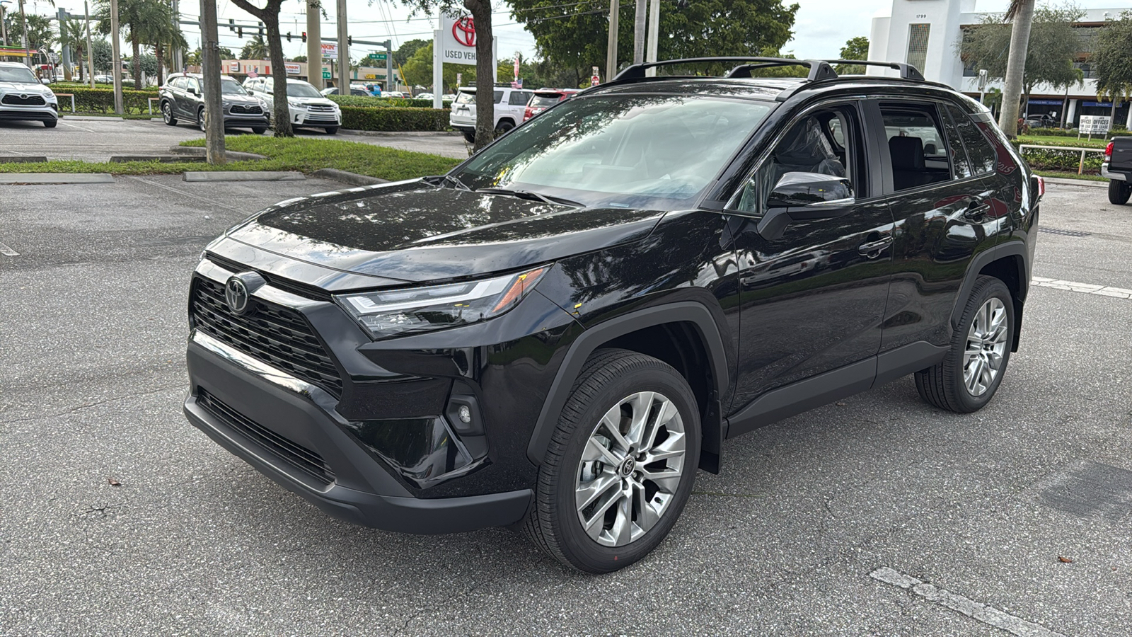 2024 Toyota RAV4 XLE Premium 3