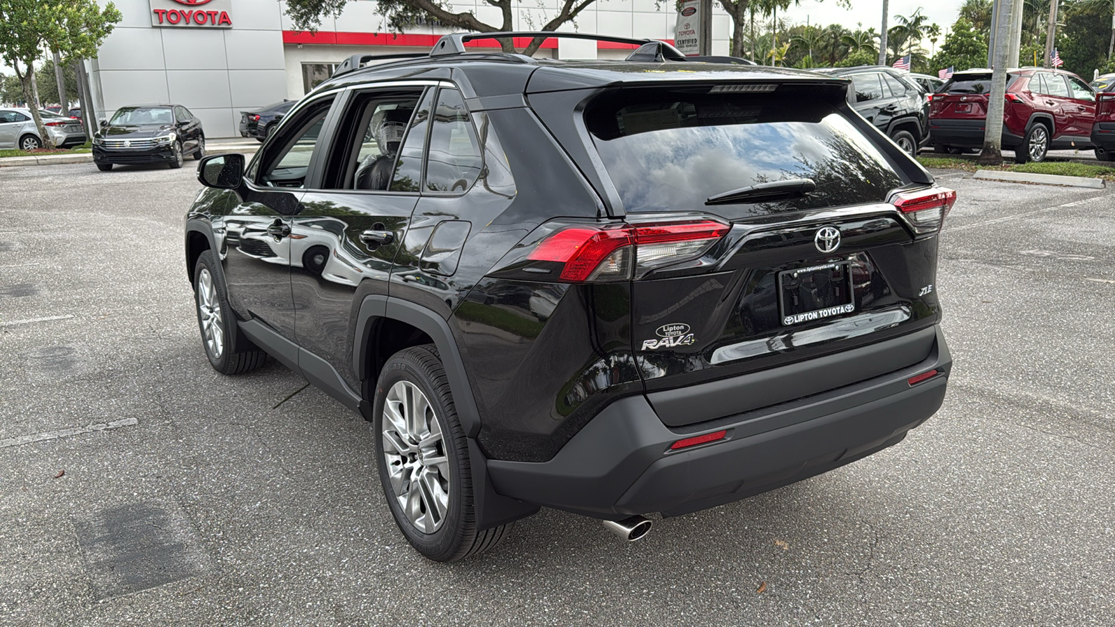 2024 Toyota RAV4 XLE Premium 5