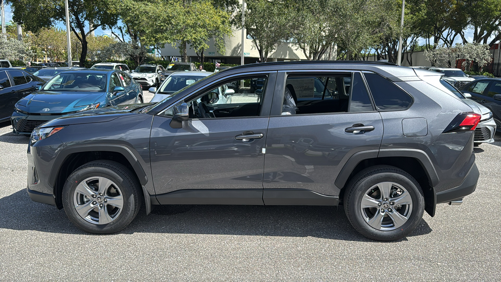 2024 Toyota RAV4 XLE 4