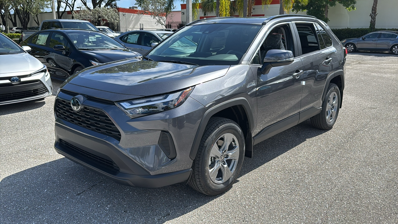 2024 Toyota RAV4 XLE 3