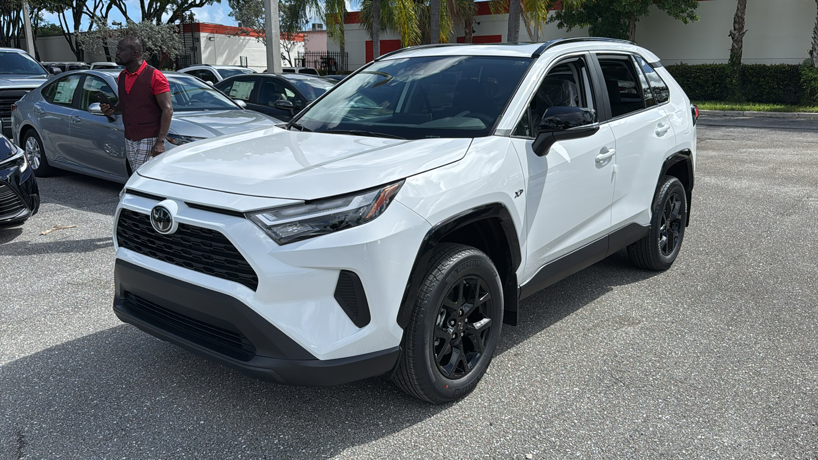 2024 Toyota RAV4 XLE 3