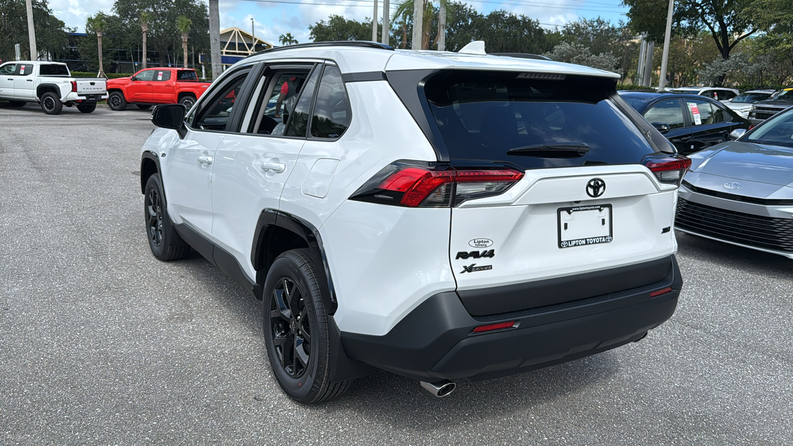 2024 Toyota RAV4 XLE 5