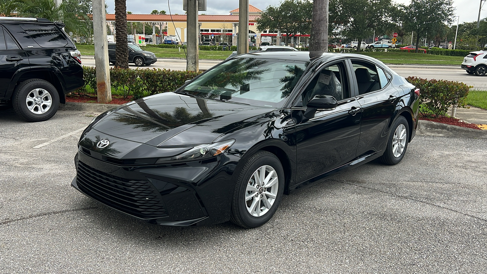 2025 Toyota Camry LE 3