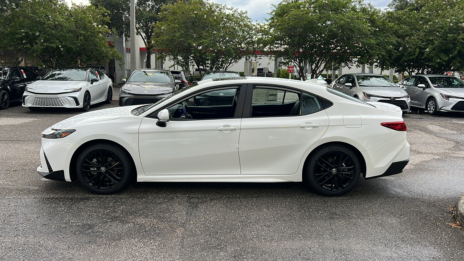 2025 Toyota Camry SE 4