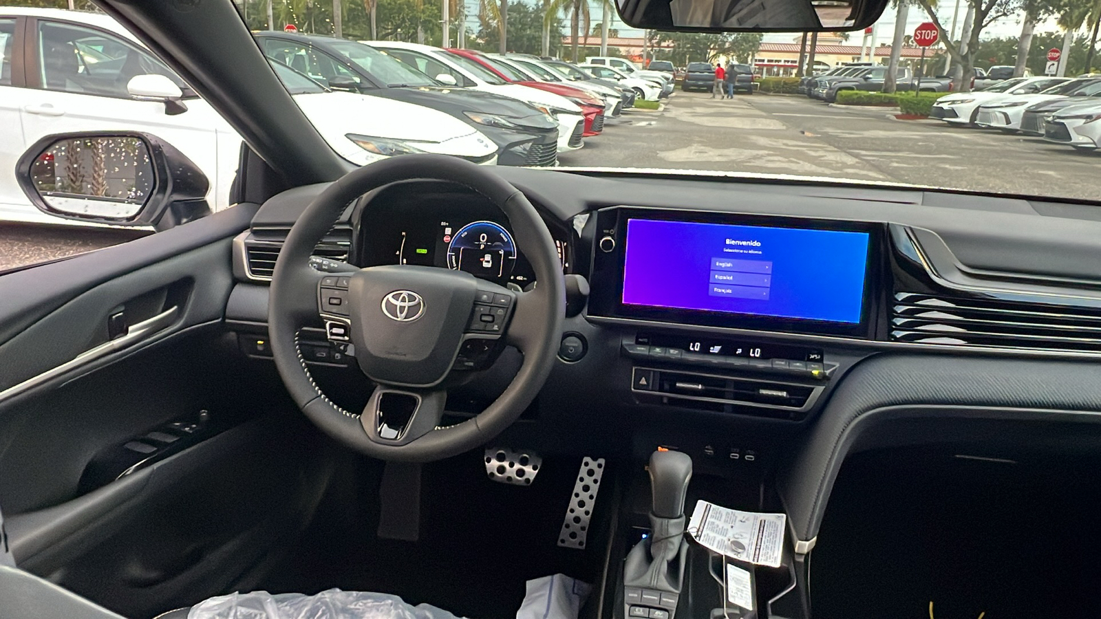 2025 Toyota Camry SE 14