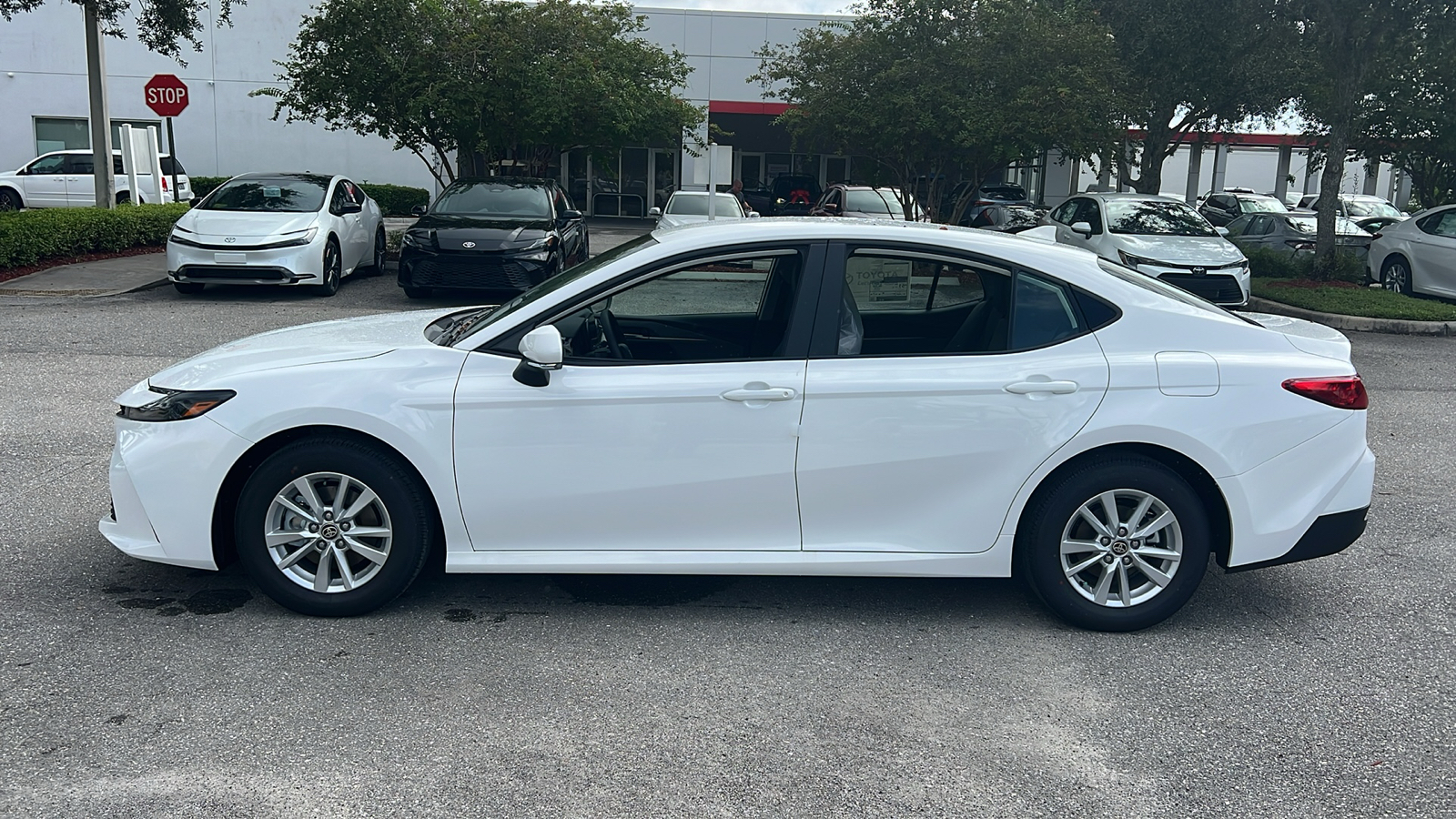 2025 Toyota Camry LE 4