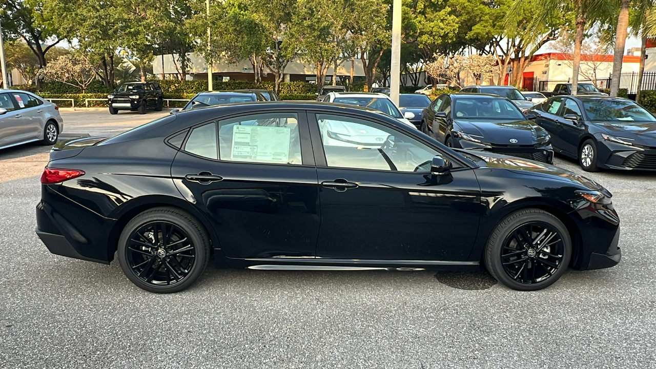 2025 Toyota Camry SE 11