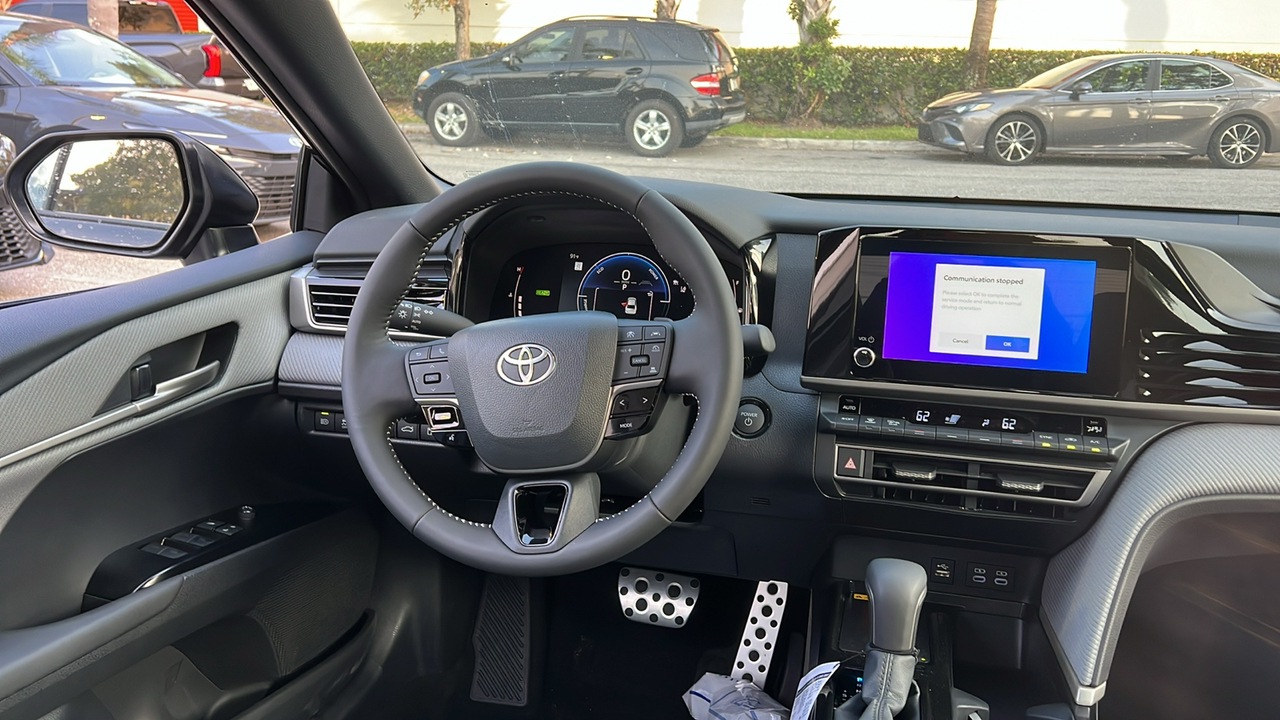 2025 Toyota Camry SE 15