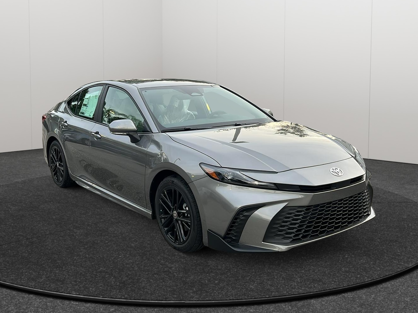 2025 Toyota Camry SE 1