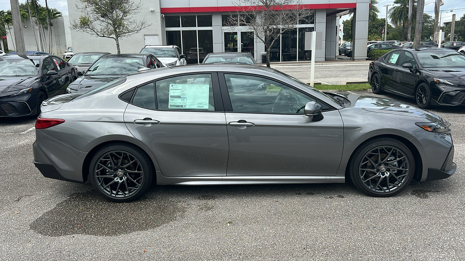 2025 Toyota Camry SE 11