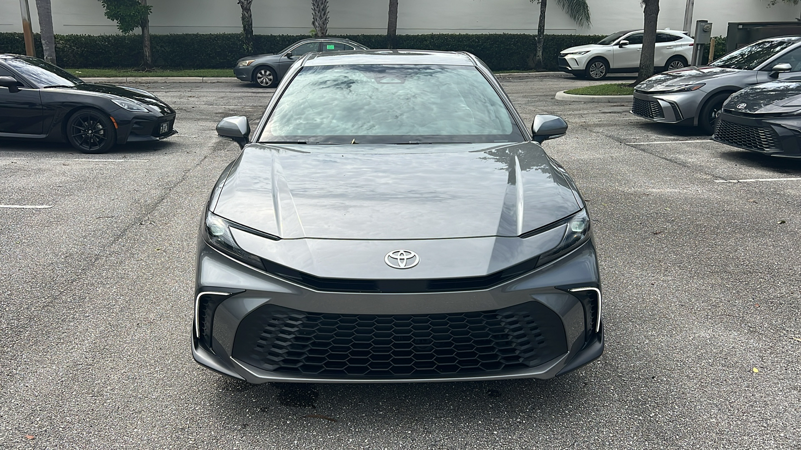 2025 Toyota Camry SE 2