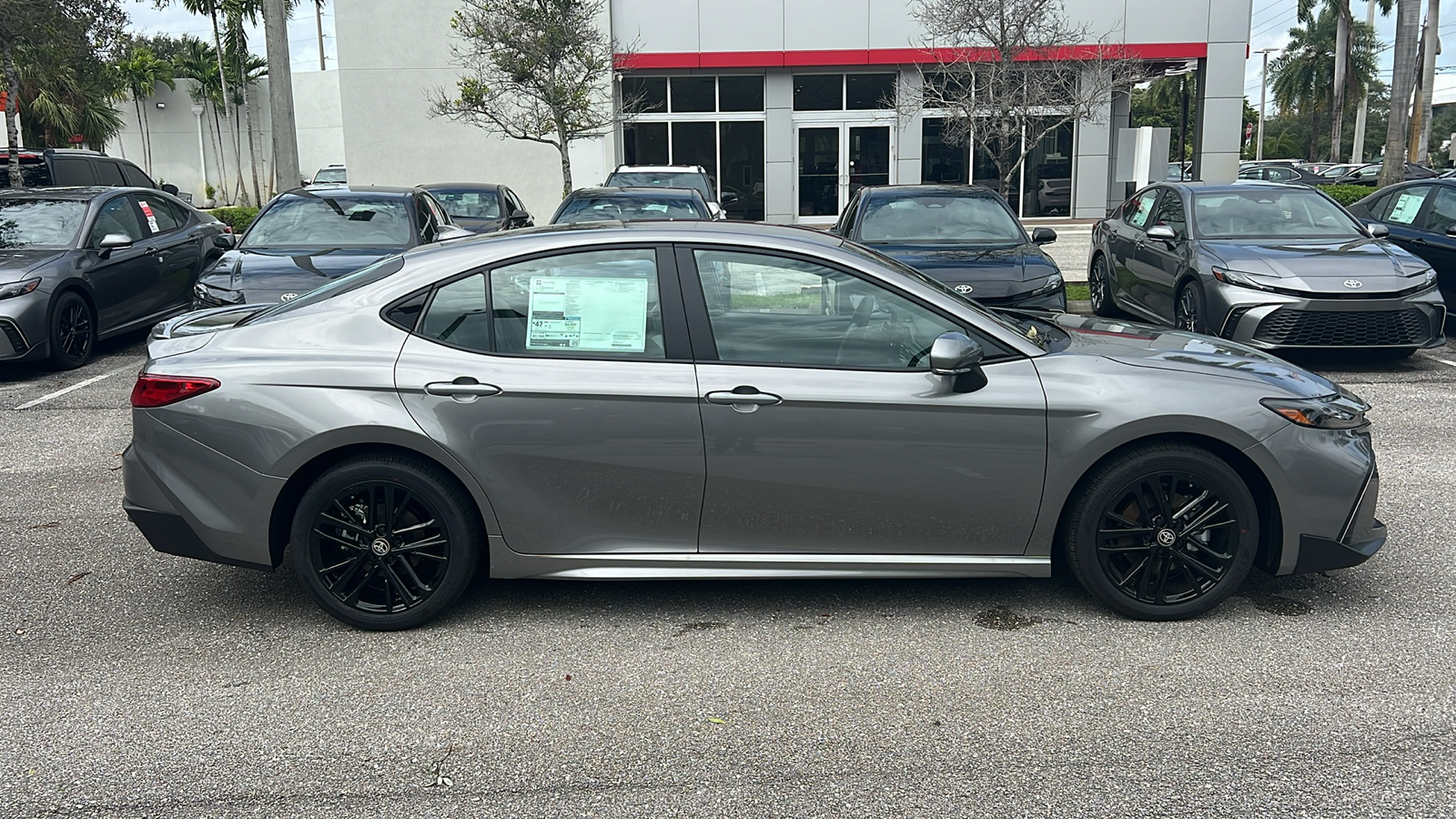 2025 Toyota Camry SE 11