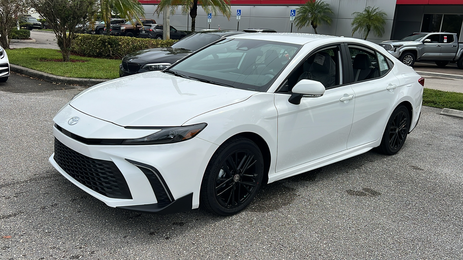 2025 Toyota Camry SE 3