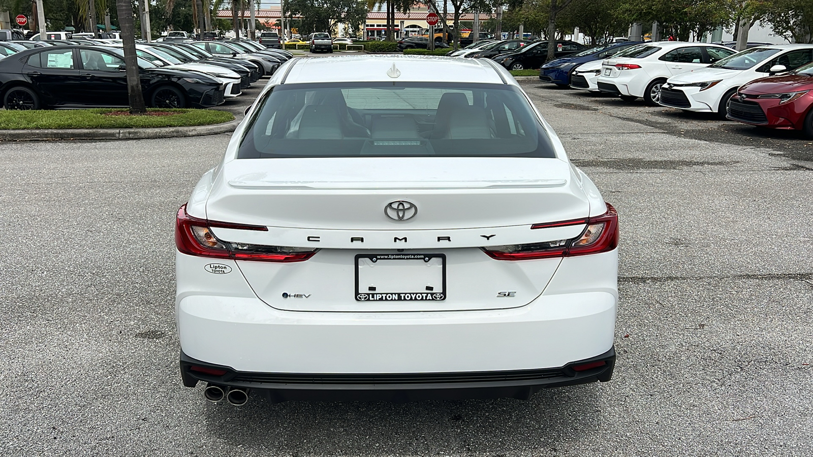 2025 Toyota Camry SE 6