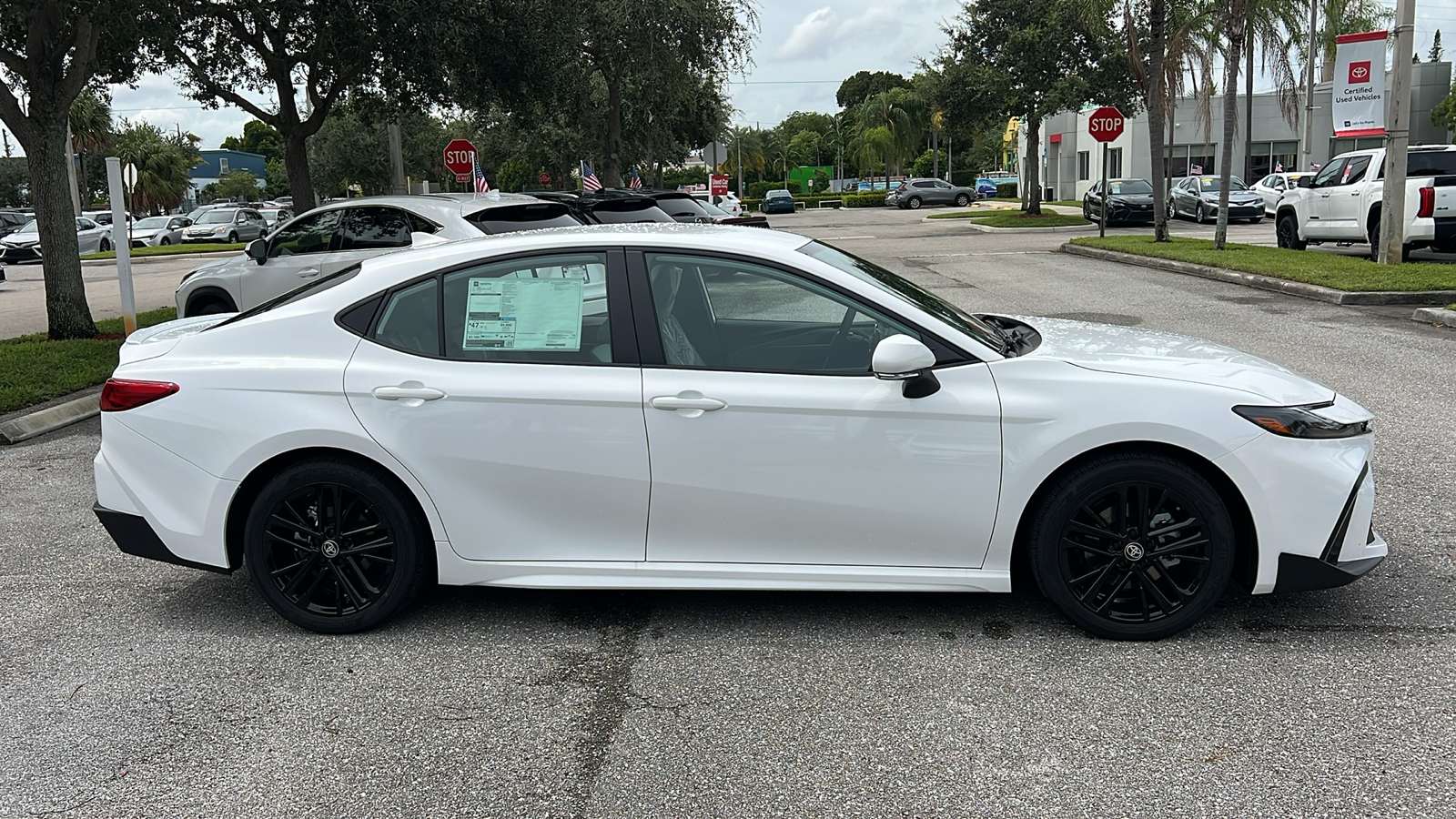 2025 Toyota Camry SE 11