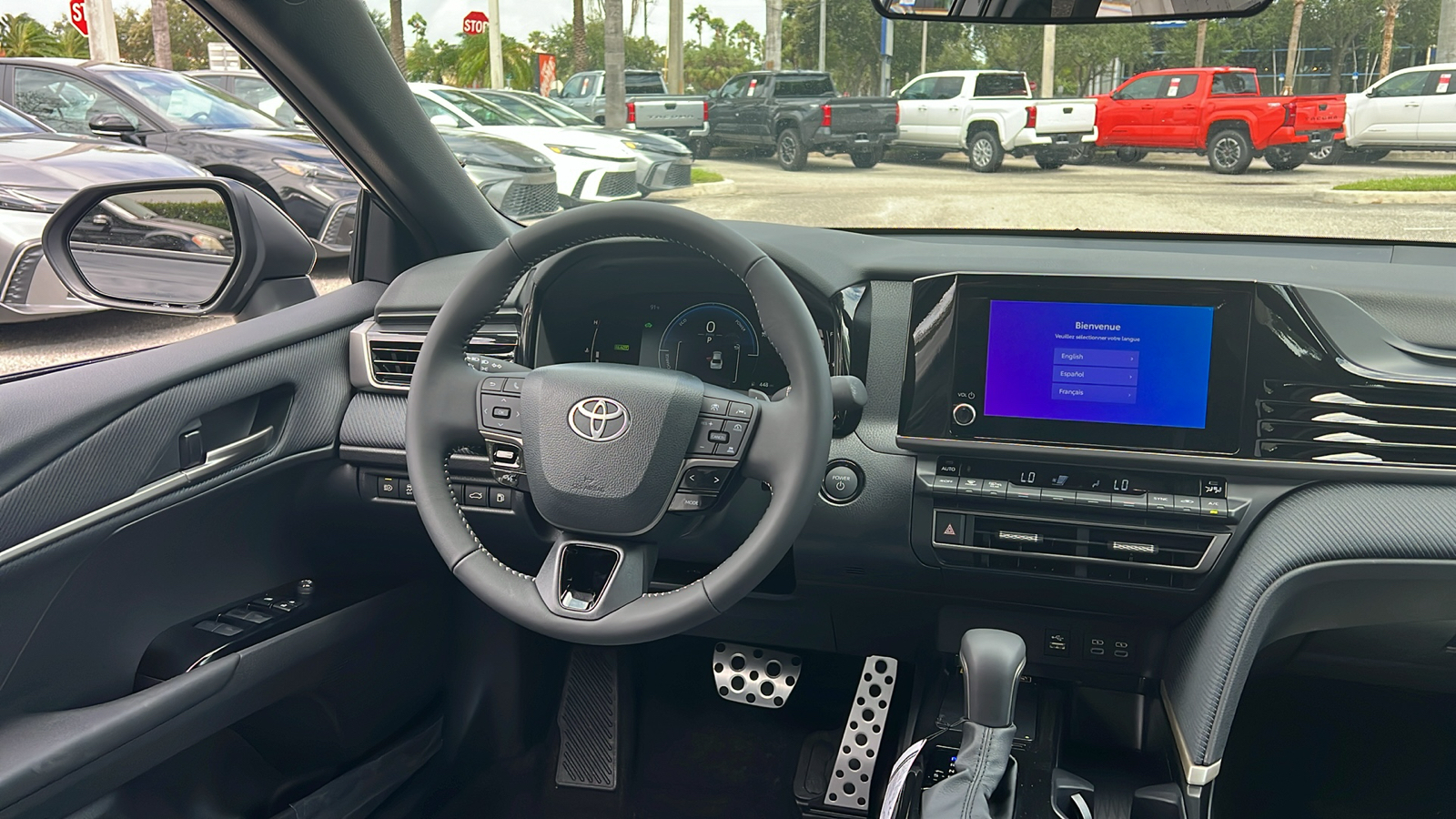 2025 Toyota Camry SE 14