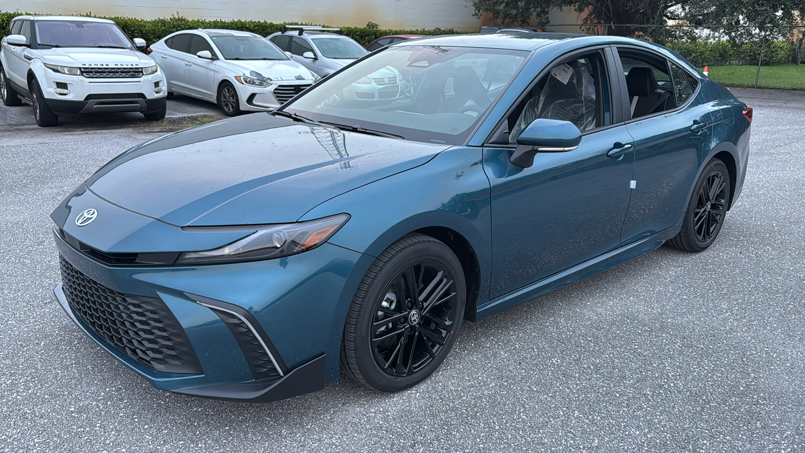 2025 Toyota Camry SE 3