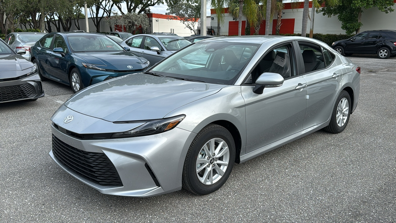 2025 Toyota Camry LE 3