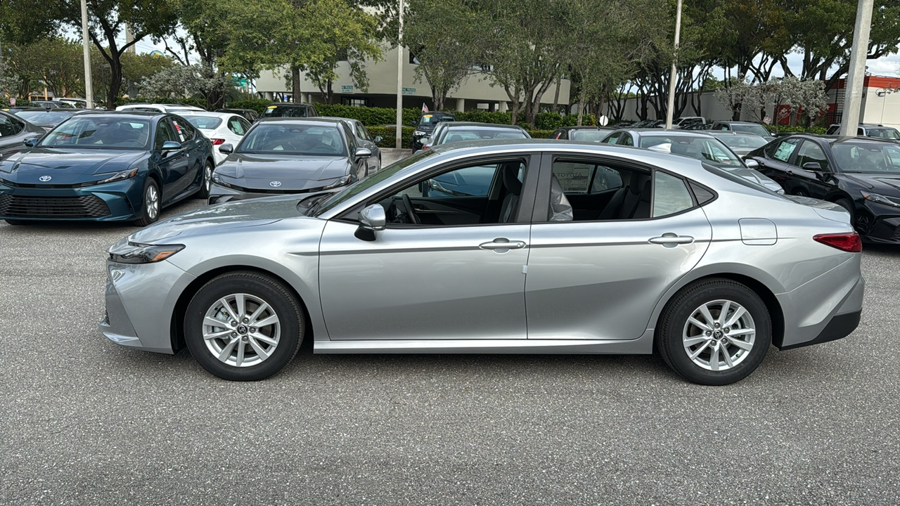 2025 Toyota Camry LE 4