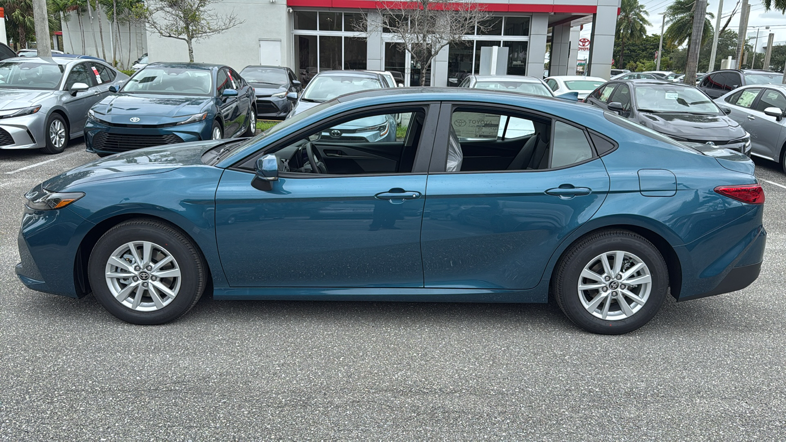 2025 Toyota Camry LE 4