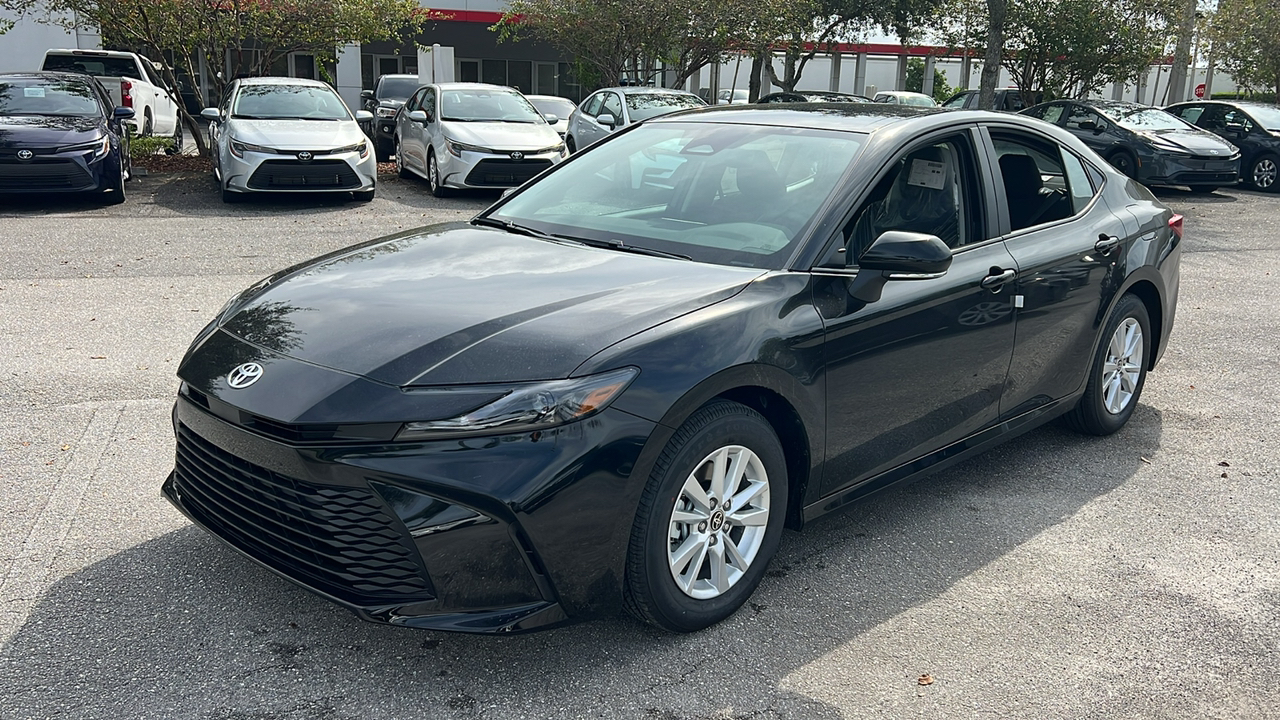 2025 Toyota Camry LE 3