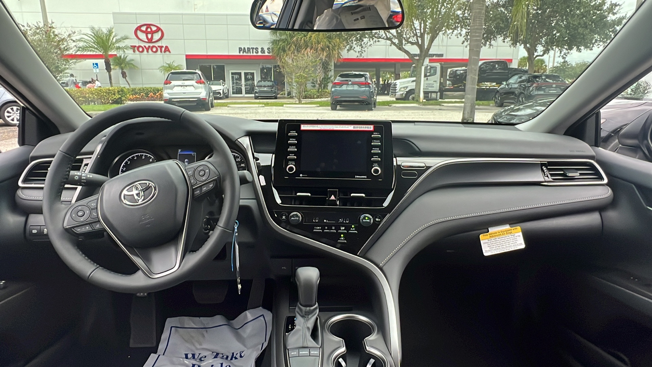 2024 Toyota Camry SE 14