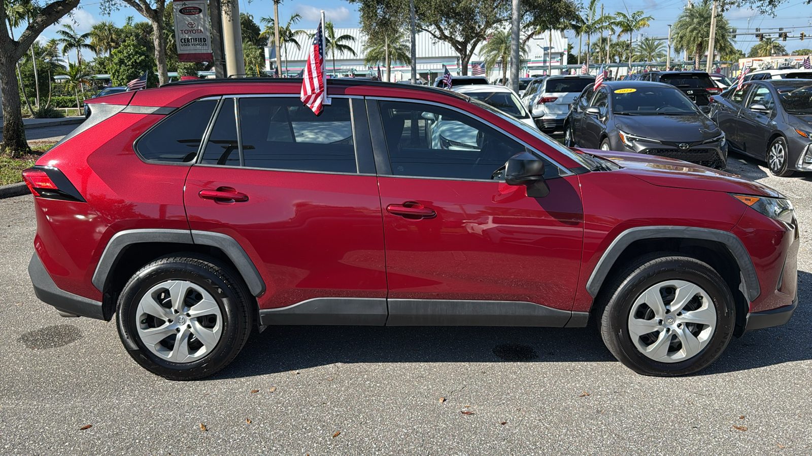 2019 Toyota RAV4 LE 11