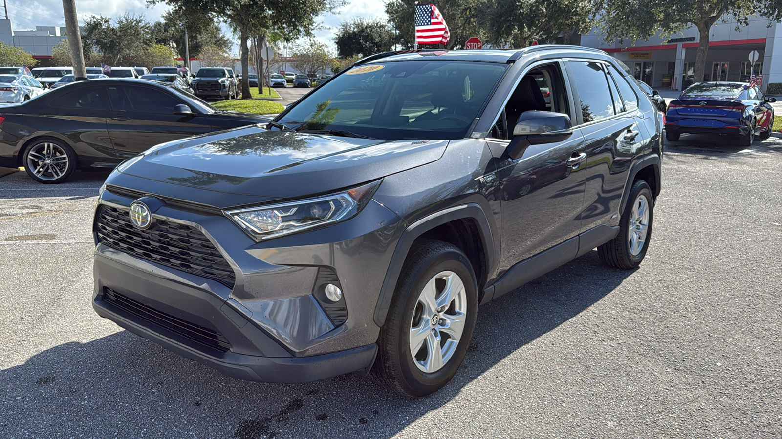 2020 Toyota RAV4 Hybrid XLE 3