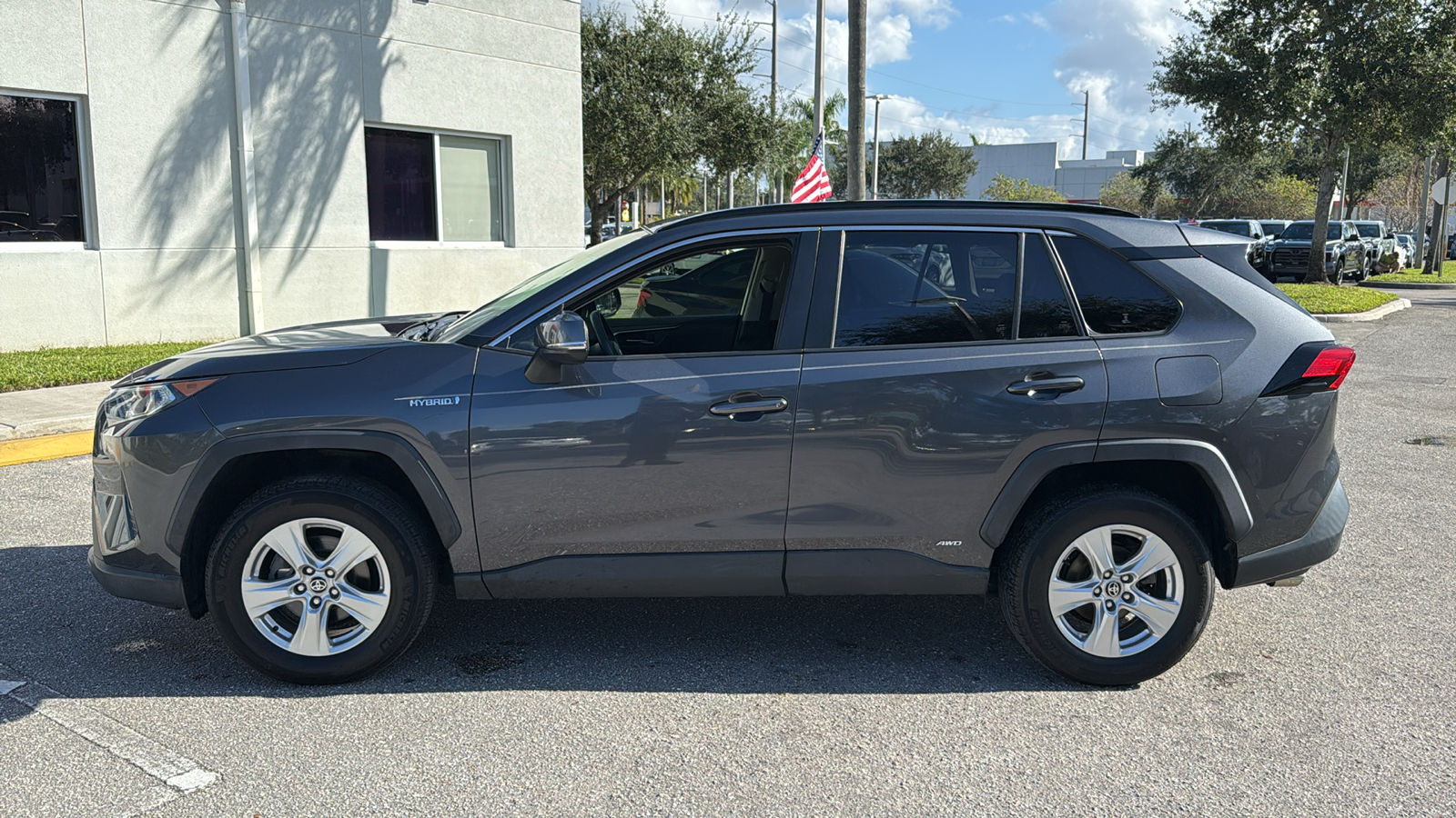 2020 Toyota RAV4 Hybrid XLE 4