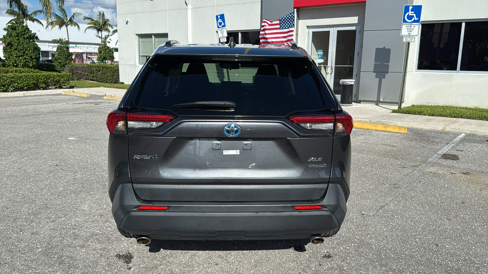 2020 Toyota RAV4 Hybrid XLE 6