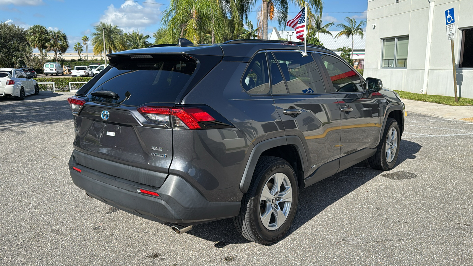 2020 Toyota RAV4 Hybrid XLE 10