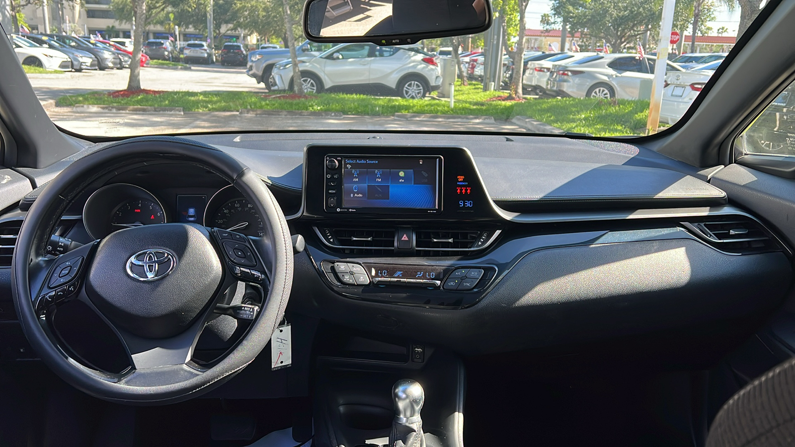 2018 Toyota C-HR XLE 12