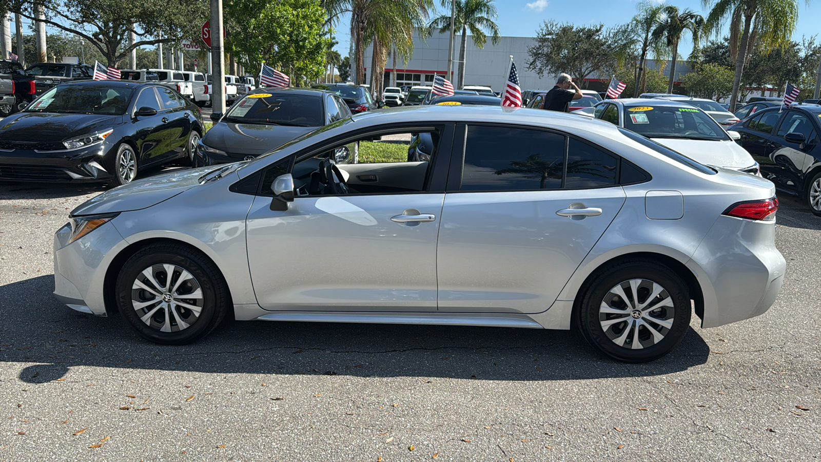 2022 Toyota Corolla Hybrid LE 4