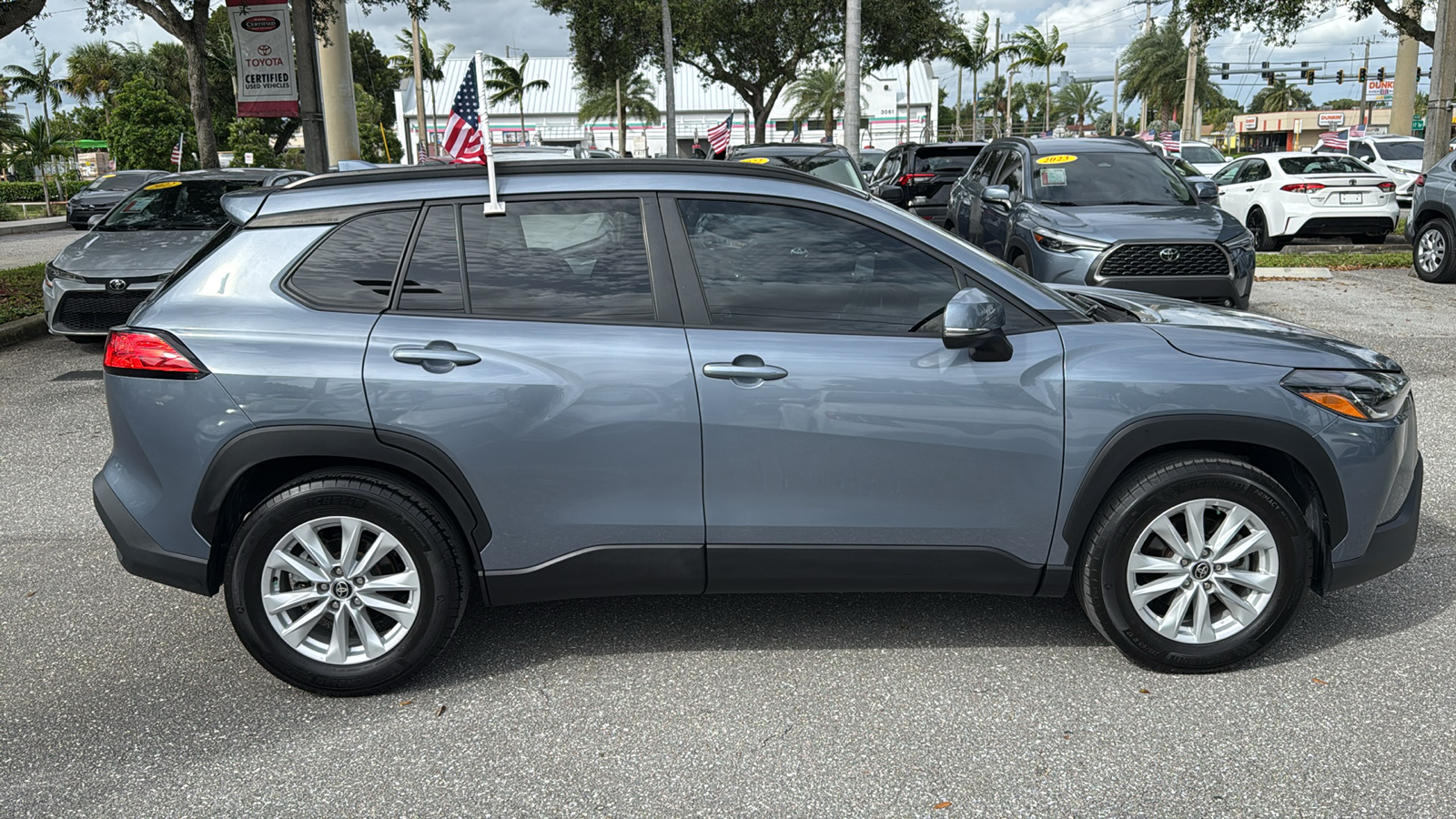 2022 Toyota Corolla Cross LE 11