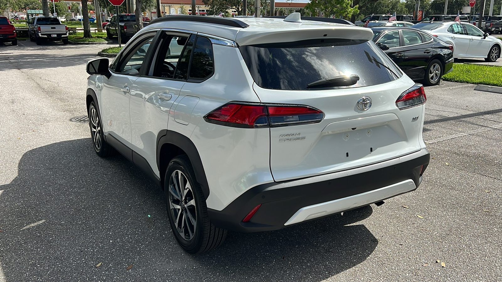 2022 Toyota Corolla Cross XLE 5