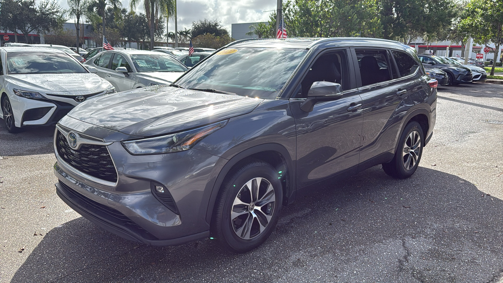 2023 Toyota Highlander Hybrid XLE 3