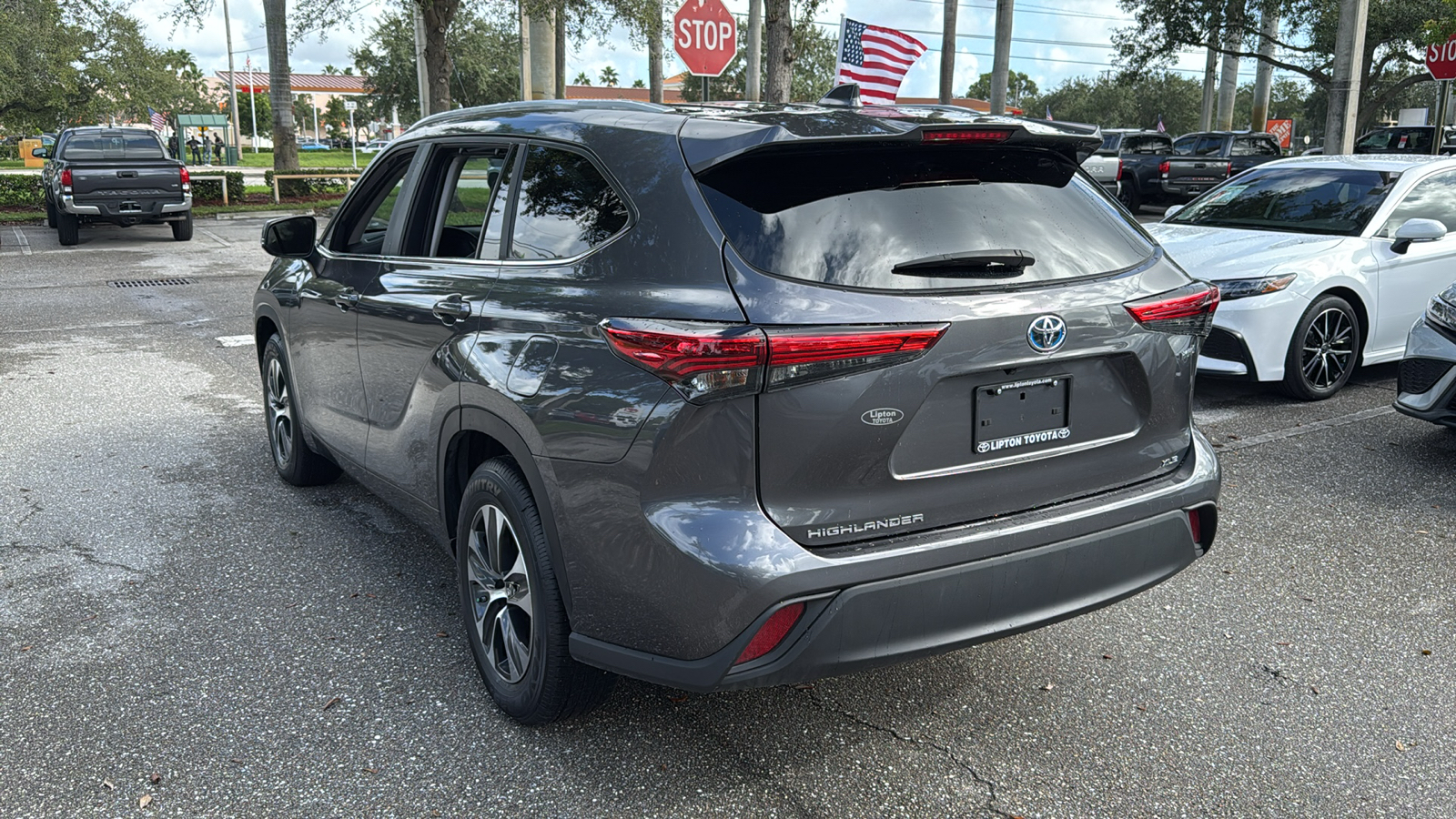 2023 Toyota Highlander Hybrid XLE 5