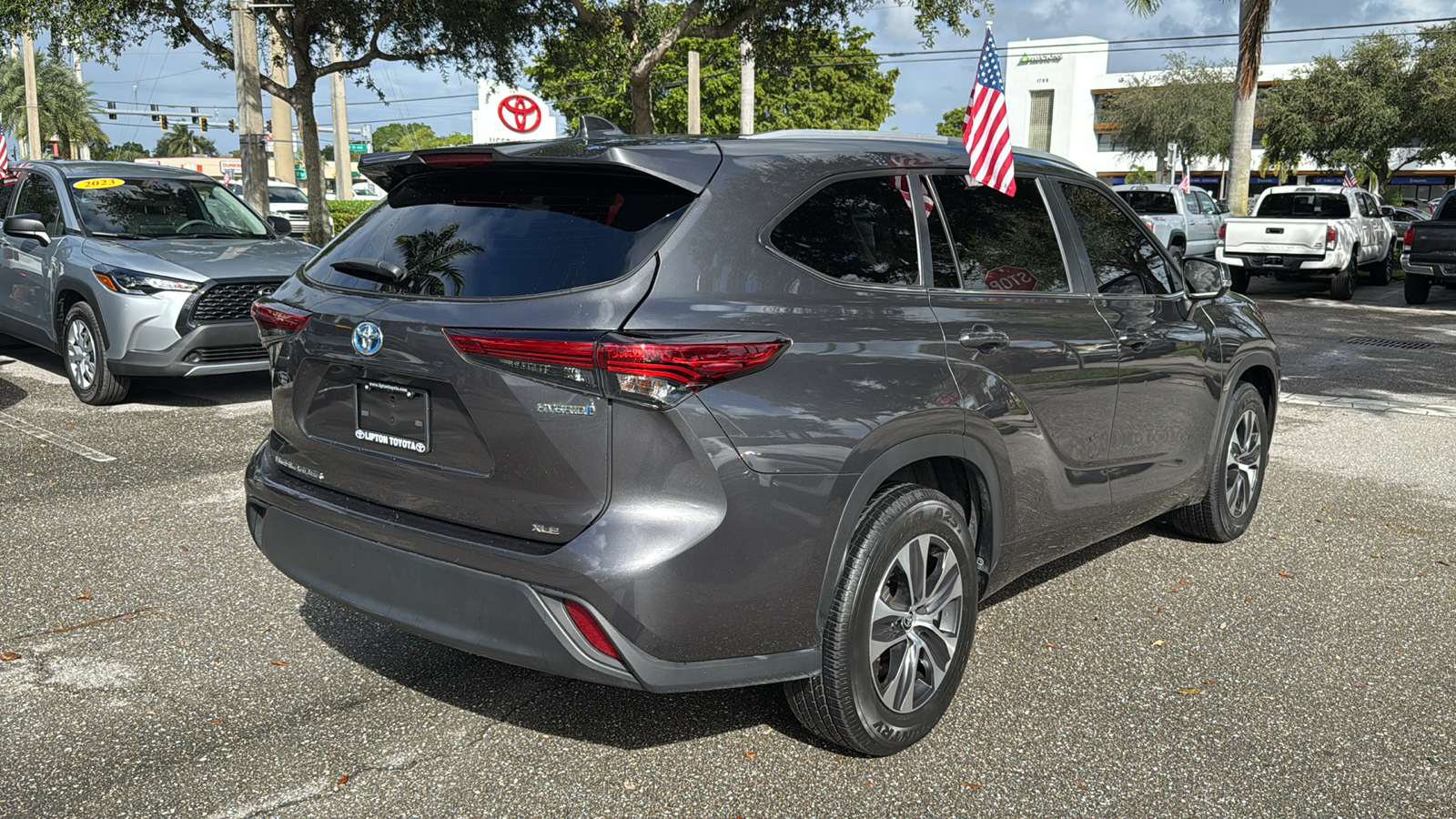 2023 Toyota Highlander Hybrid XLE 11