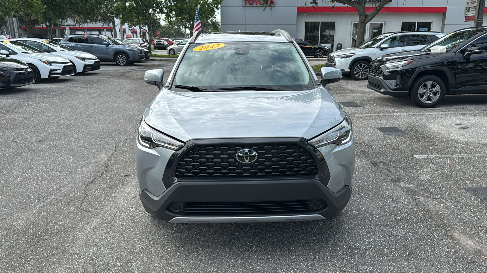 2022 Toyota Corolla Cross LE 2