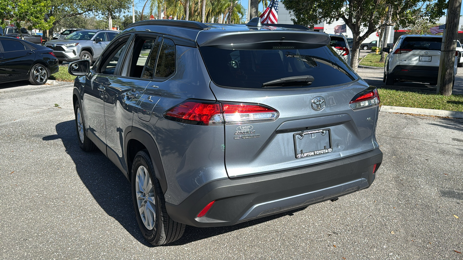 2023 Toyota Corolla Cross LE 5