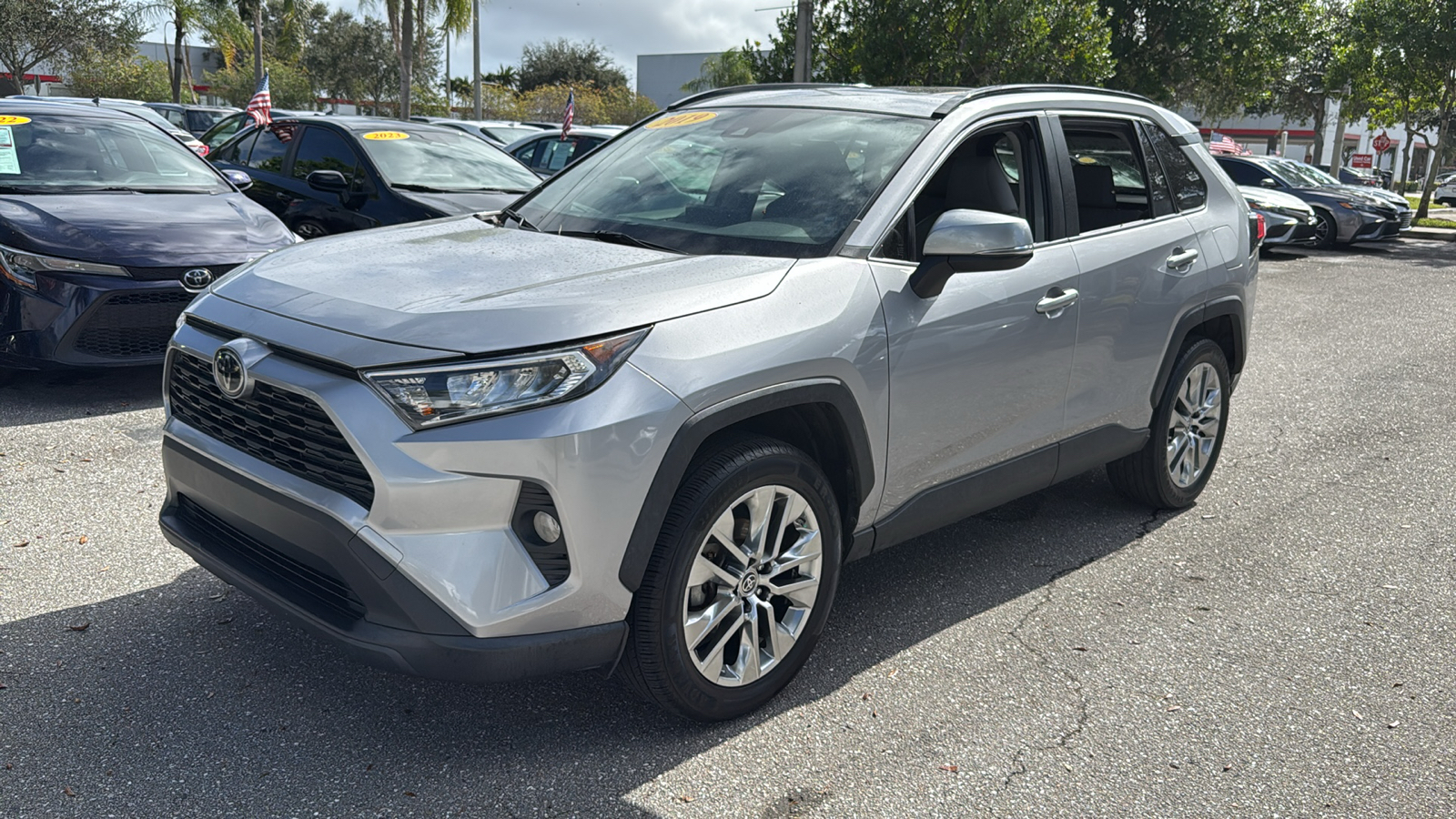 2019 Toyota RAV4 XLE Premium 3