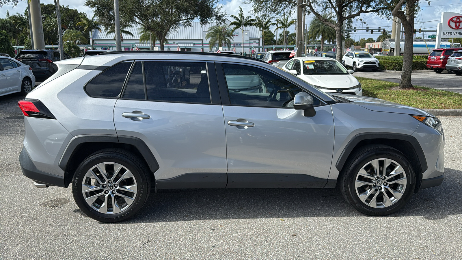 2019 Toyota RAV4 XLE Premium 11