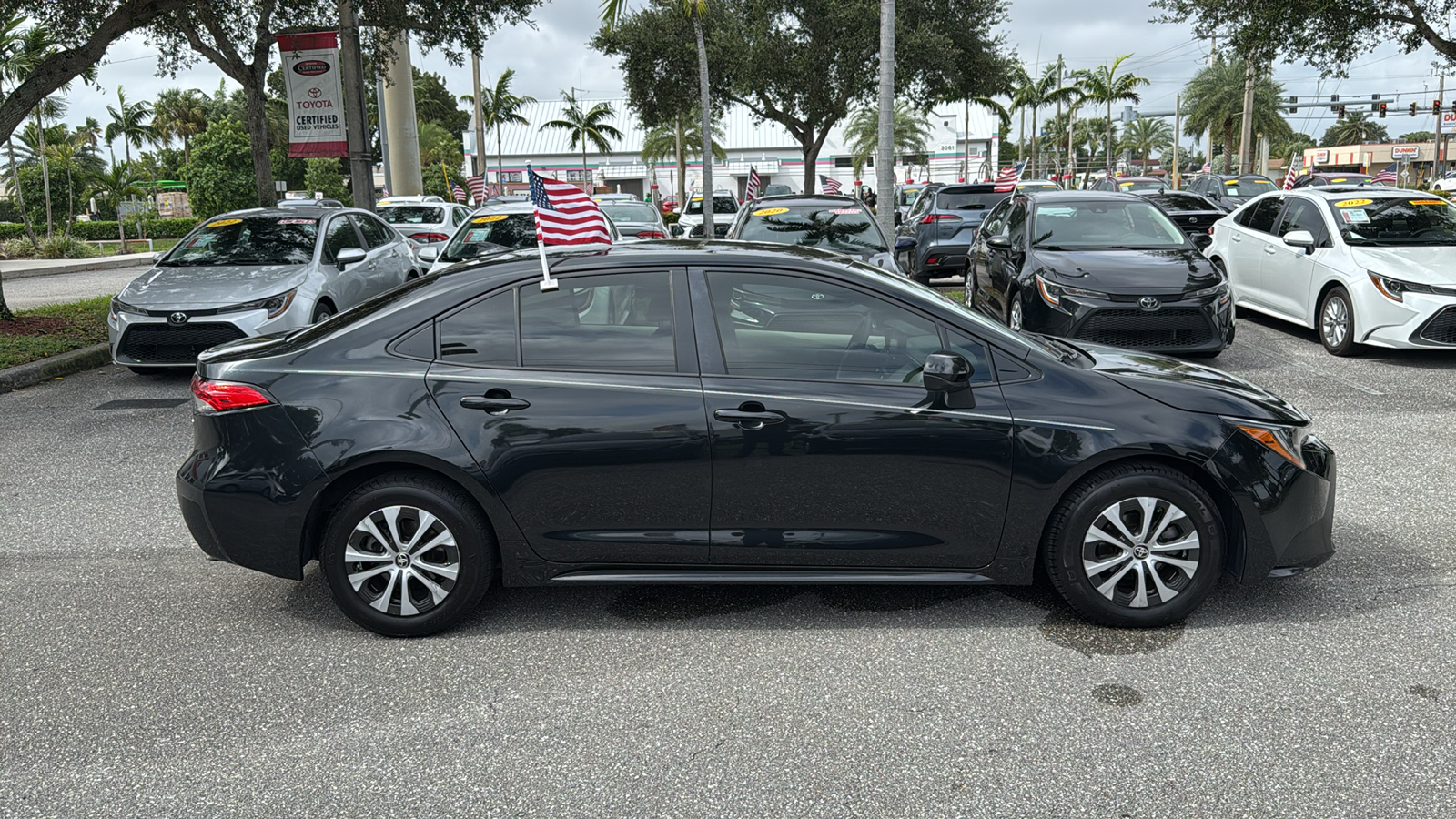 2022 Toyota Corolla Hybrid LE 11