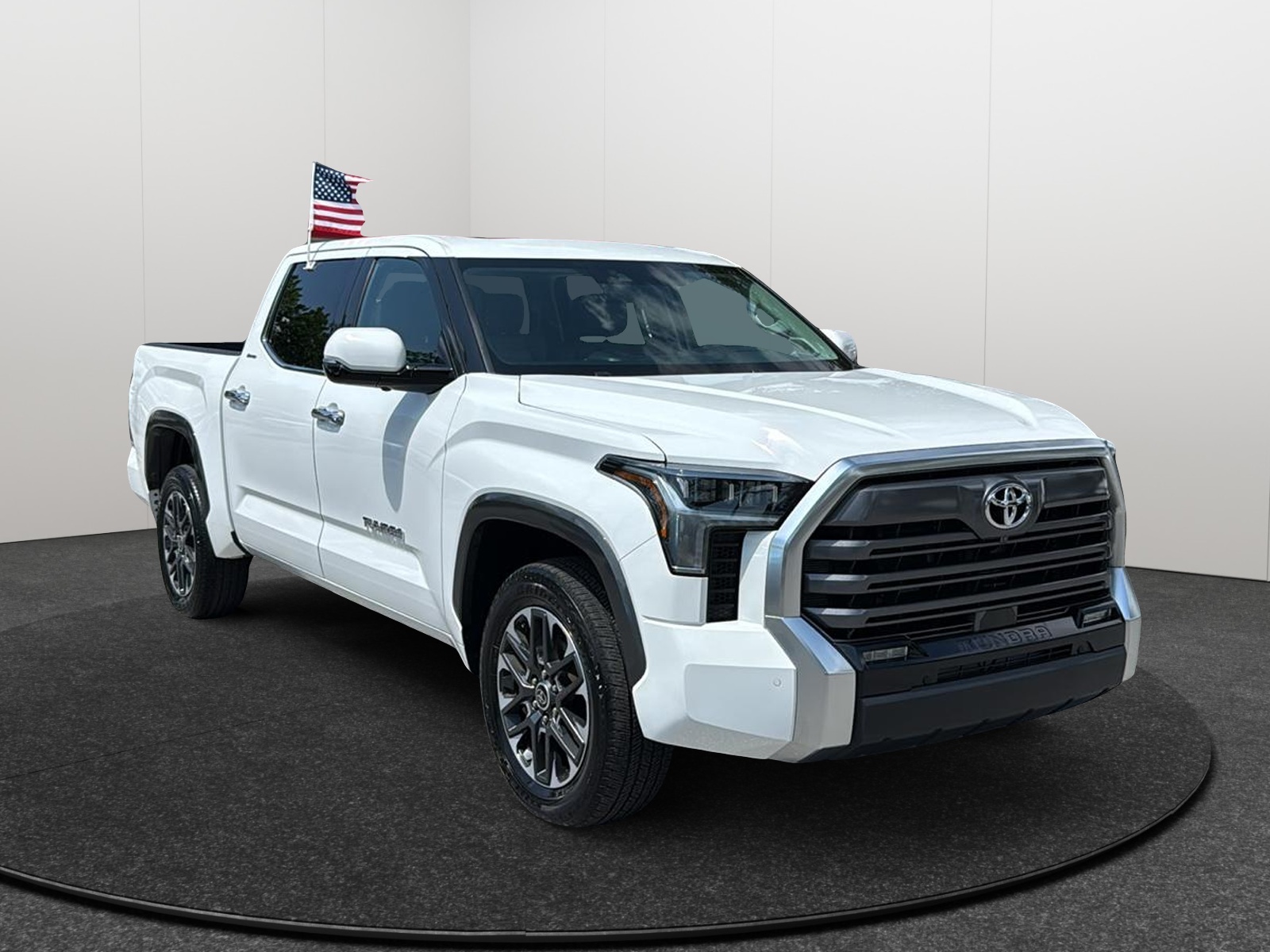 2022 Toyota Tundra Limited CrewMax photo 2