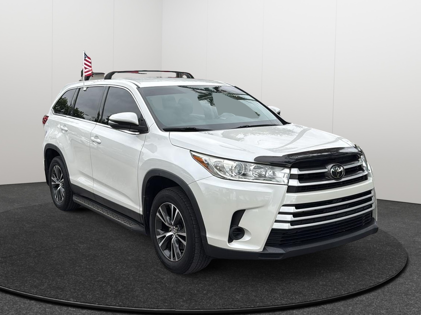 2019 Toyota Highlander LE 1