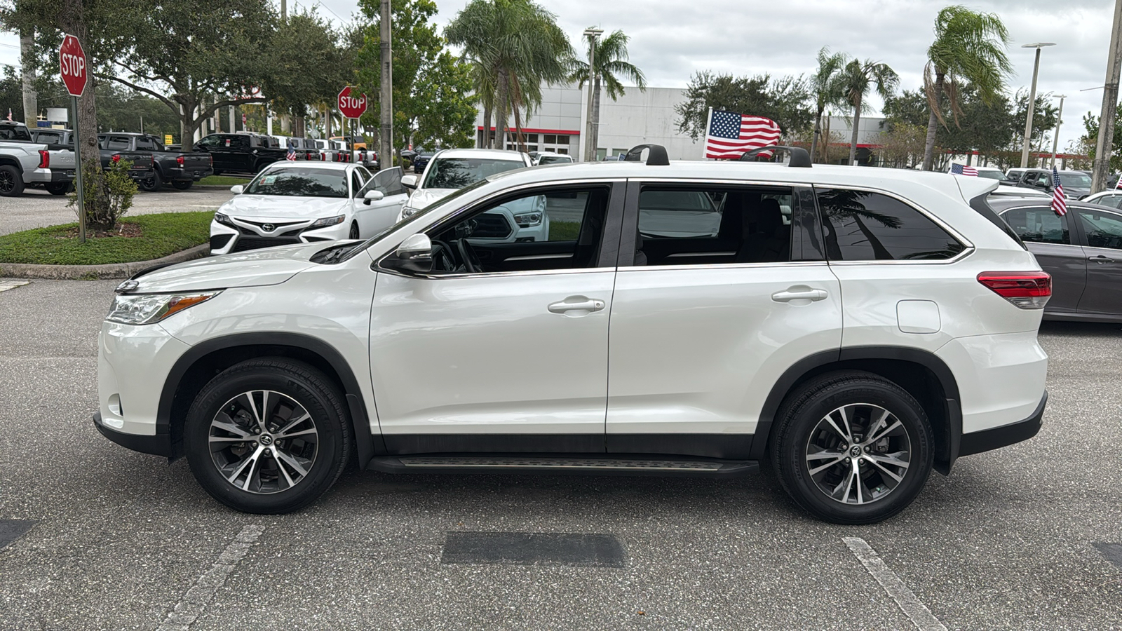 2019 Toyota Highlander LE 4