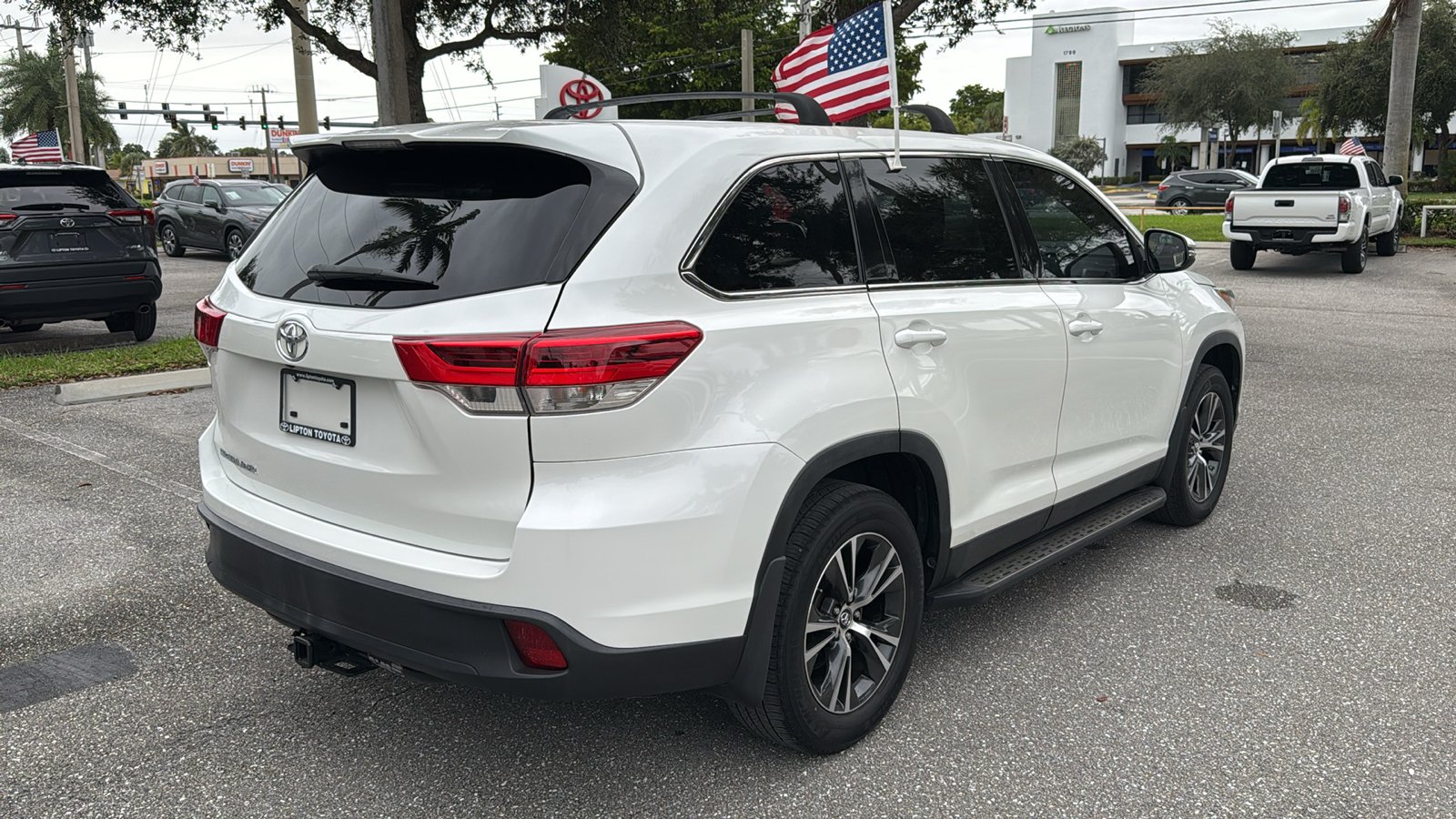 2019 Toyota Highlander LE 9