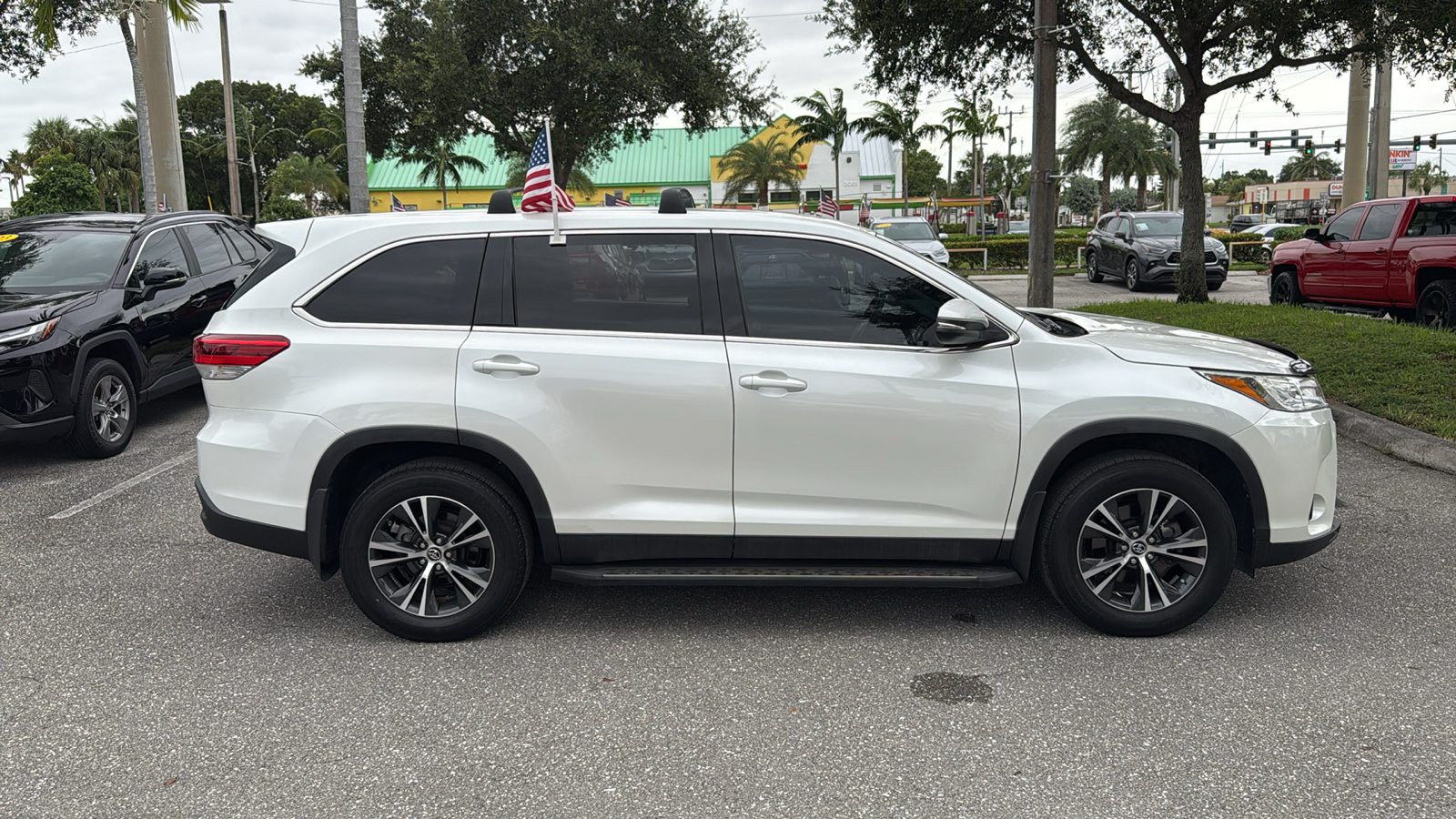 2019 Toyota Highlander LE 10